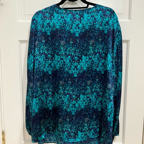 Jones New York Ruffle Front Blouse. - Picture 5 of 5